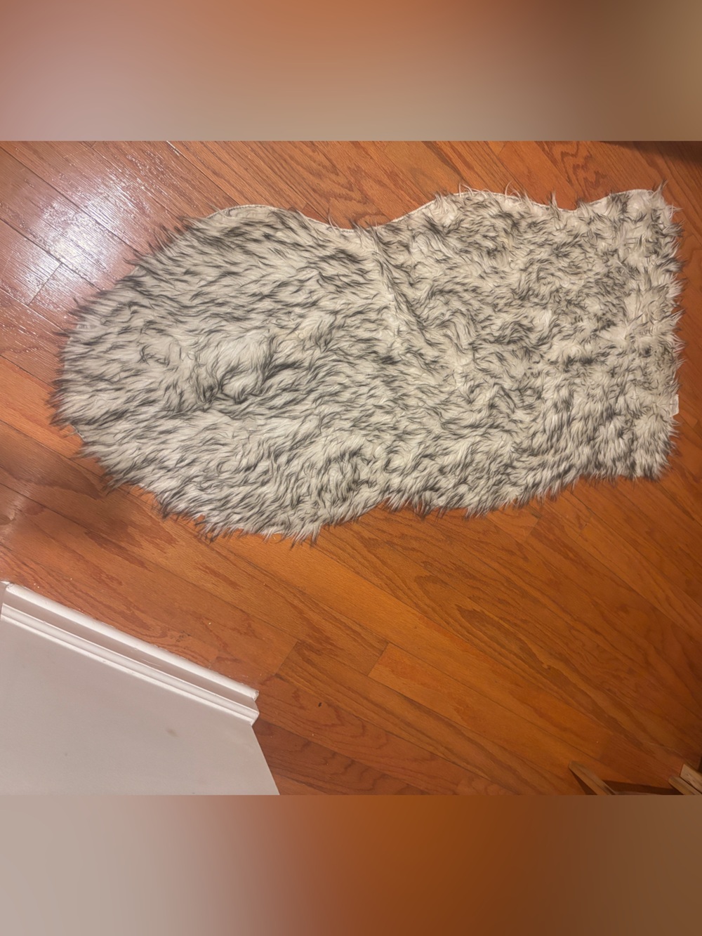 Faux Fur Sheepskin Accent Rug - Ivory with Gray Tips